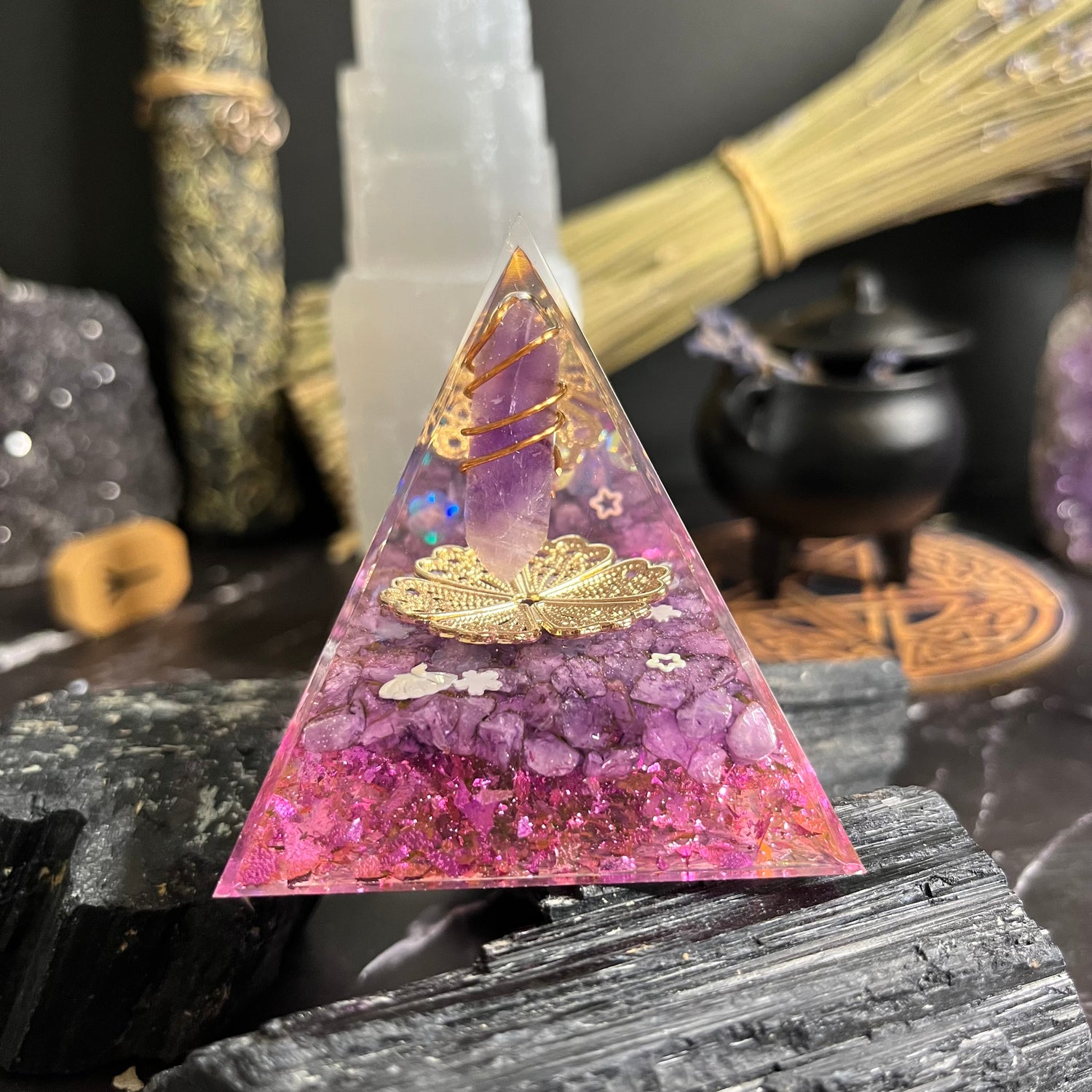 Orgonit-Pyramide – Blume des Lebens
Amethyst-Spitze