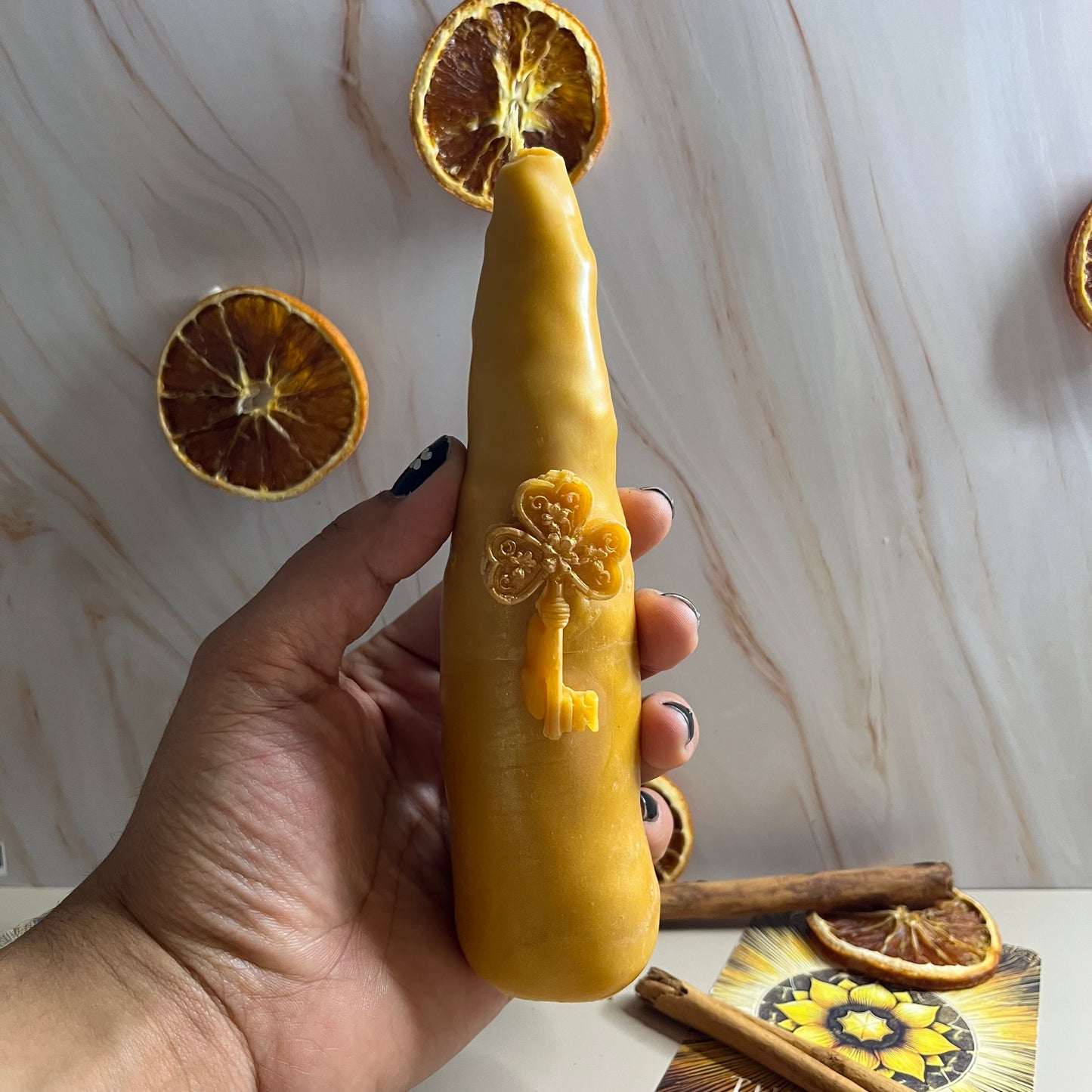 Golden Fülle – Ritualkerze aus Bienenwachs | Nanna Moon