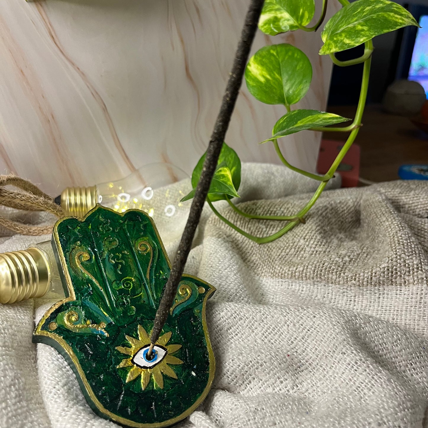 Grün-Goldene Hamsa-Hand