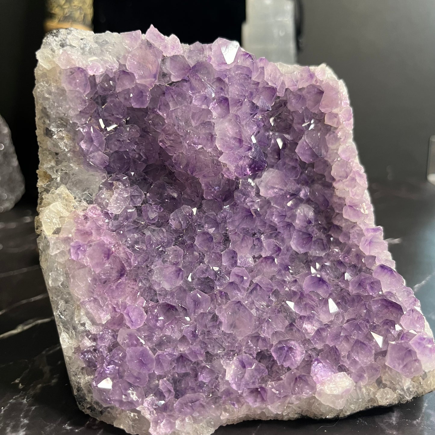 Amethyst Druse mit flacher Basis