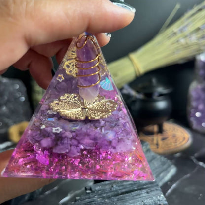 Orgonit-Pyramide – Blume des Lebens mit Amethyst-Spitze