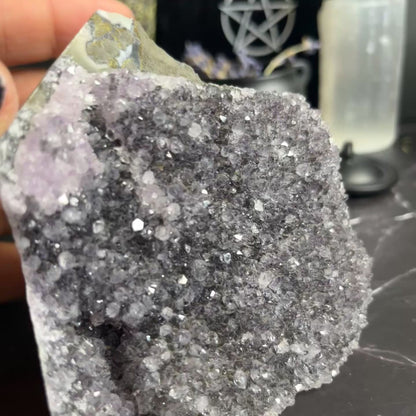 Amethyst Druse mit flacher Basis